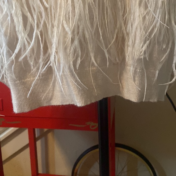 Beautiful Joh Cashmere sweater with layered feathers. Size M. - Picture 4 of 10